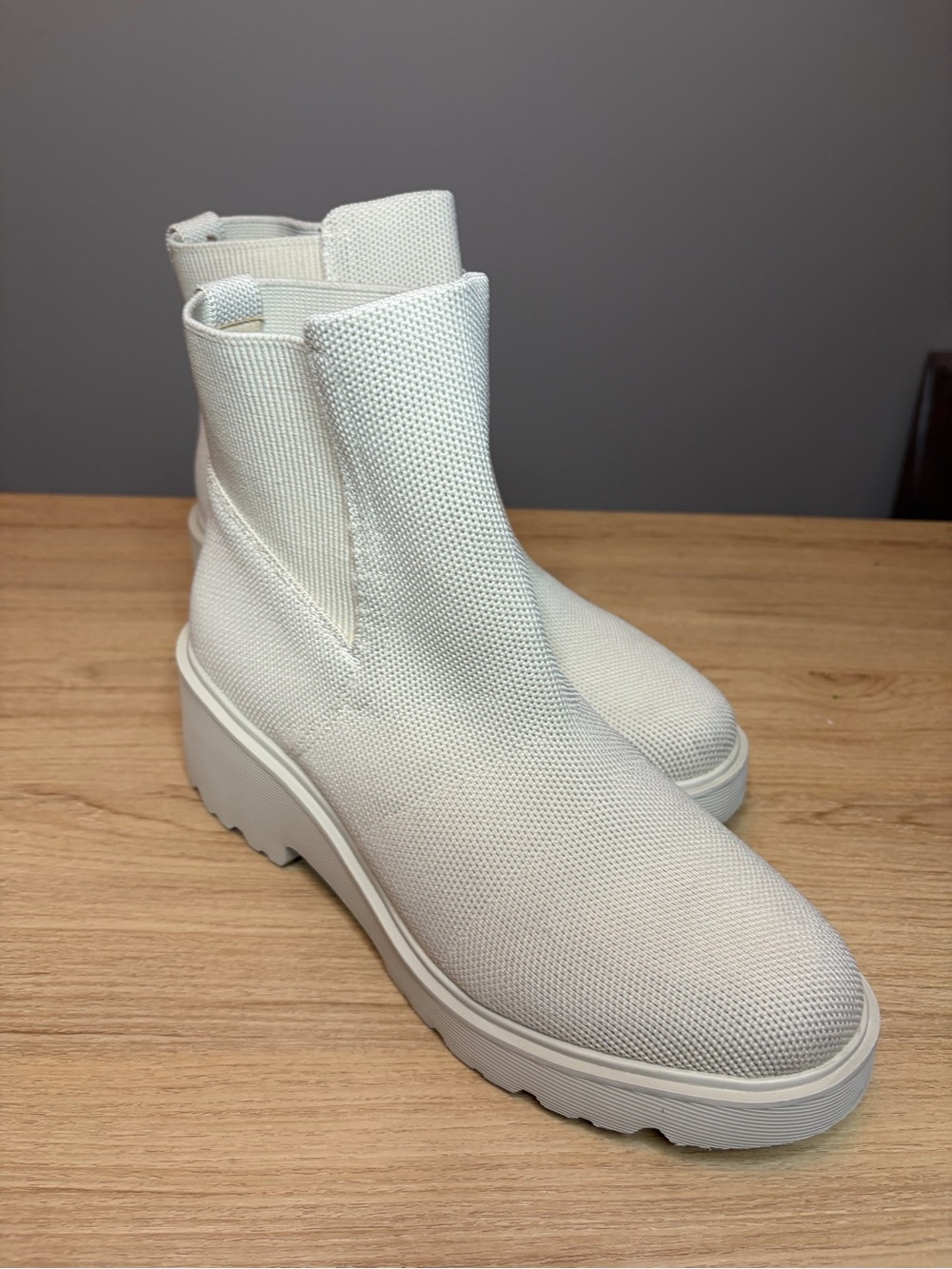 Vivaia Tara Ankle Bootie Cream Off White Knit Lug Sole Platform Boots EU38 US7.5